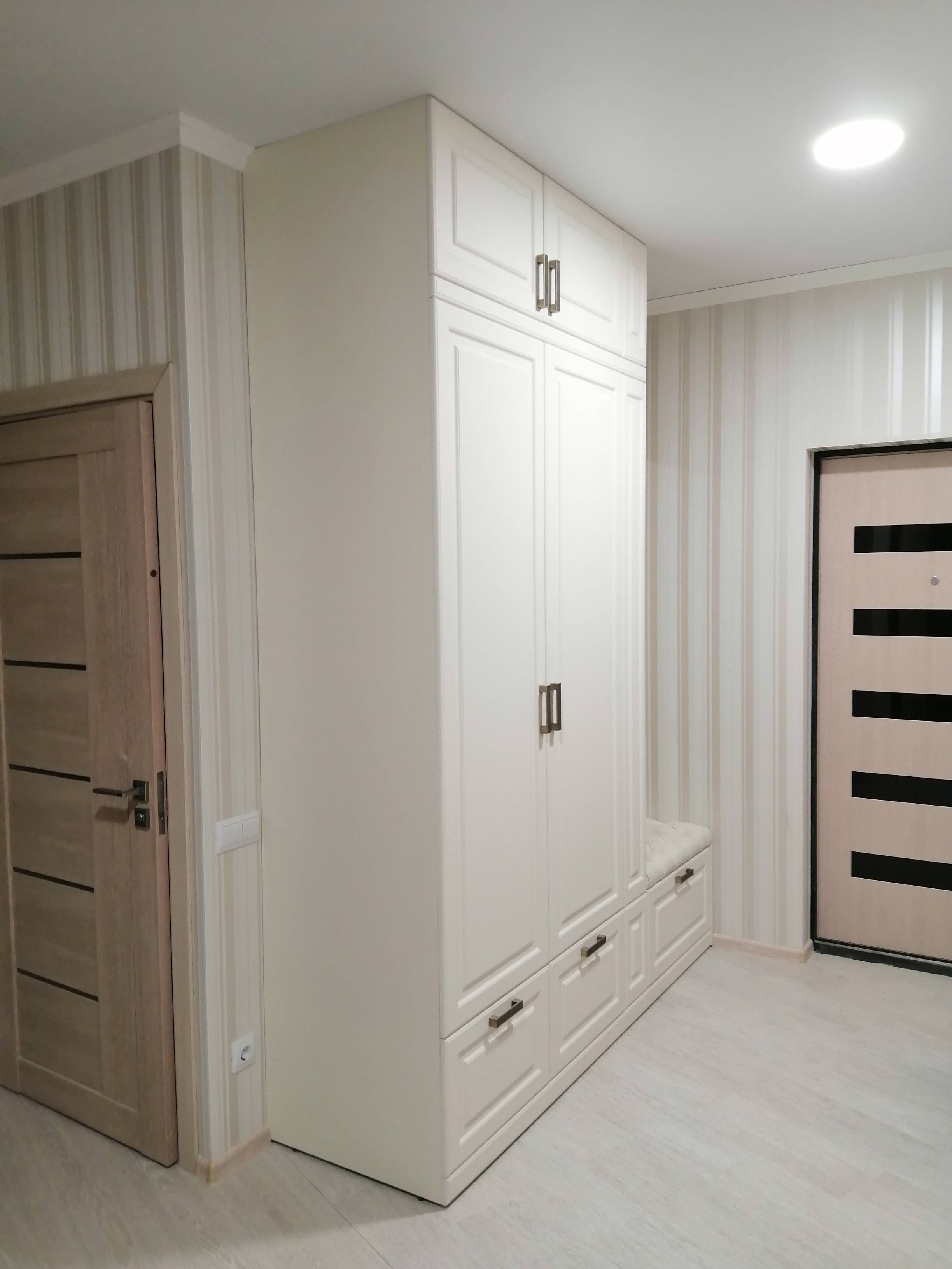 Шкаф в прихожую ЖК Империал