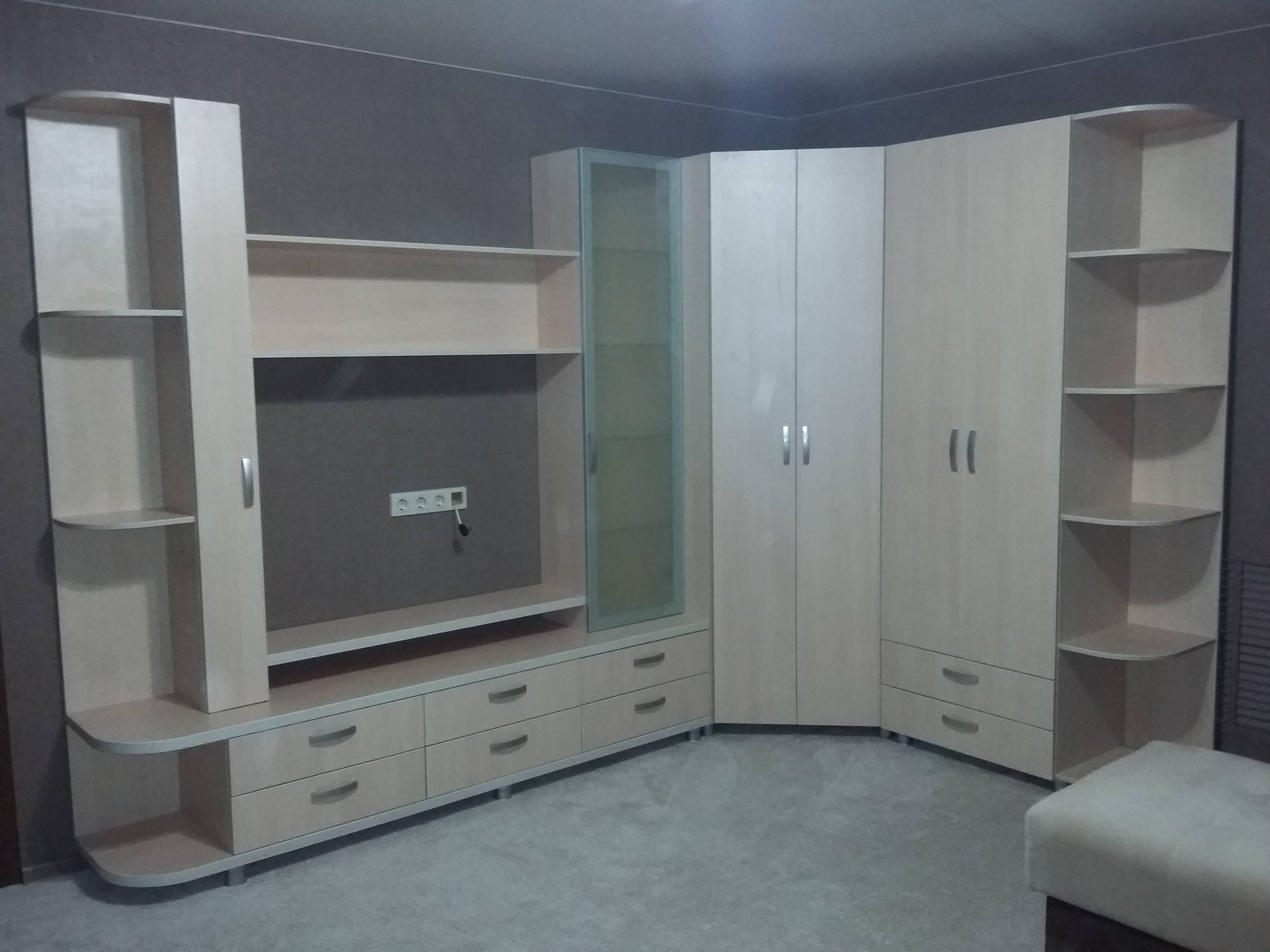 Шкаф в гостинную х. Ленина